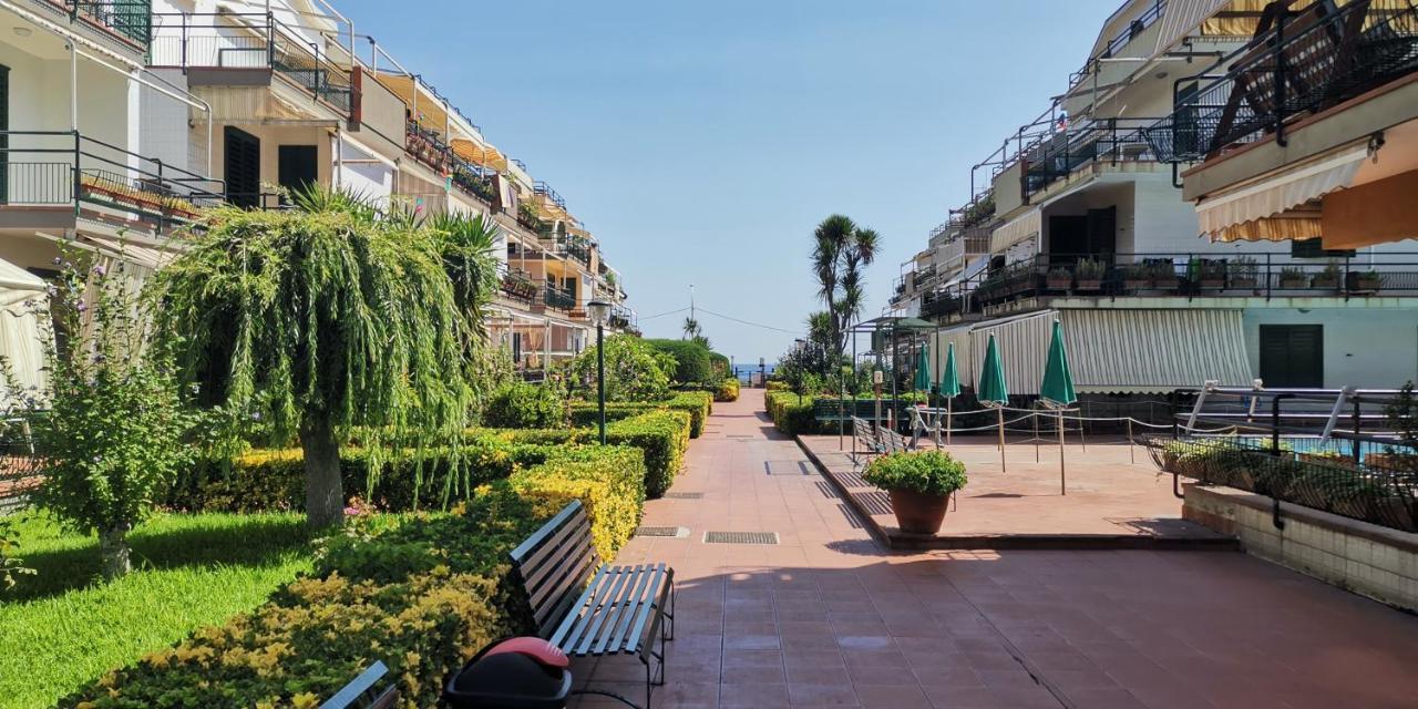 Ferienwohnung Sea Garden, Fronte Mare Con Piscina Mascali Exterior foto